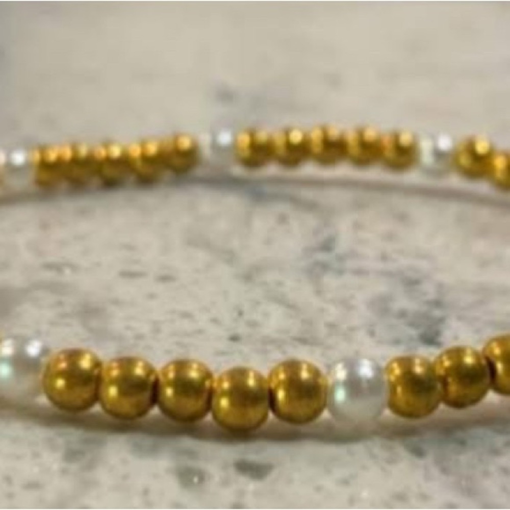 Elegant Gold and White Beaded Bracelet